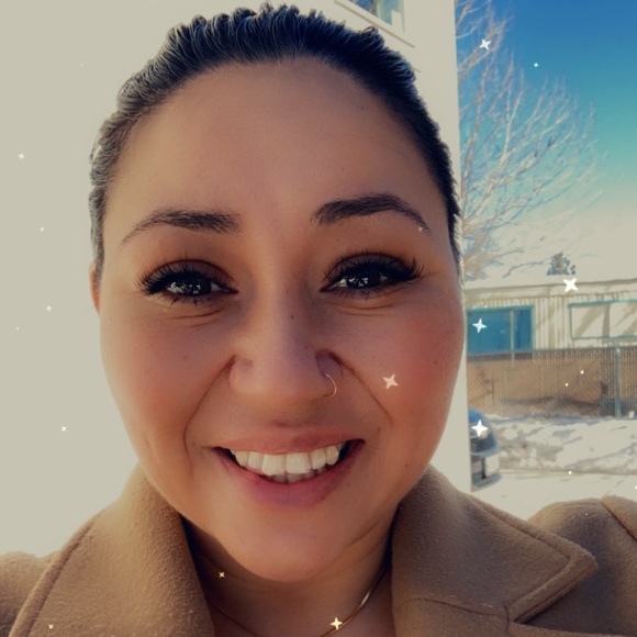 Meet your Posher, Jenn - Picture 2 of 3